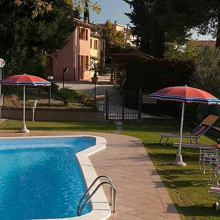 Sleeps 2 Pool Wifi T762272 * Montecarotto